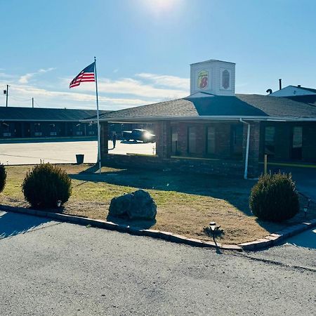 Super 8 By Wyndham Henryetta Motel Exterior photo